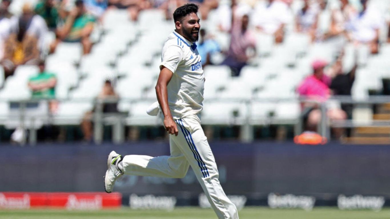IND vs ENG: మహమ్మద్ సిరాజ్ ఎందుకు.. రోహిత్ శర్మను ప్రశ్నించిన భారత మాజీ క్రికెటర్! IND vs ENG: మహమ్మద్ సిరాజ్ ఎందుకు.. రోహిత్ శర్మను ప్రశ్నించిన భారత మాజీ క్రికెటర్!