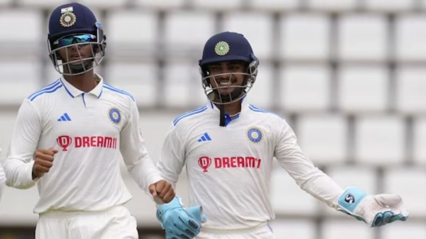 Ishan Kishan: రంజీల్లో ఆడకపోతే.. ఇంగ్లండ్తో టెస్టు సిరీస్కు ఇషాన్ కిషన్ కష్టమే! Ishan Kishan: రంజీల్లో ఆడకపోతే.. ఇంగ్లండ్తో టెస్టు సిరీస్కు ఇషాన్ కిషన్ కష్టమే!