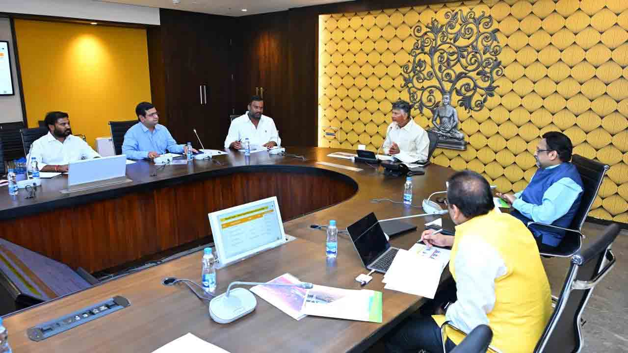 CM Chandrababu: రాష్ట్రంలో నూతన క్రీడా విధానంపై సీఎం చంద్రబాబు సమీక్ష CM Chandrababu: రాష్ట్రంలో నూతన క్రీడా విధానంపై సీఎం చంద్రబాబు సమీక్ష