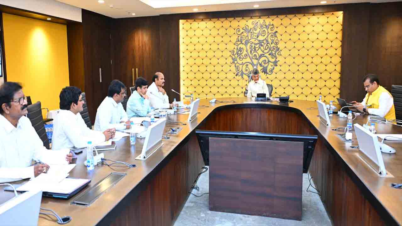 CM Chandrababu: గృహ నిర్మాణ శాఖపై సీఎం చంద్రబాబు సమీక్ష CM Chandrababu: గృహ నిర్మాణ శాఖపై సీఎం చంద్రబాబు సమీక్ష