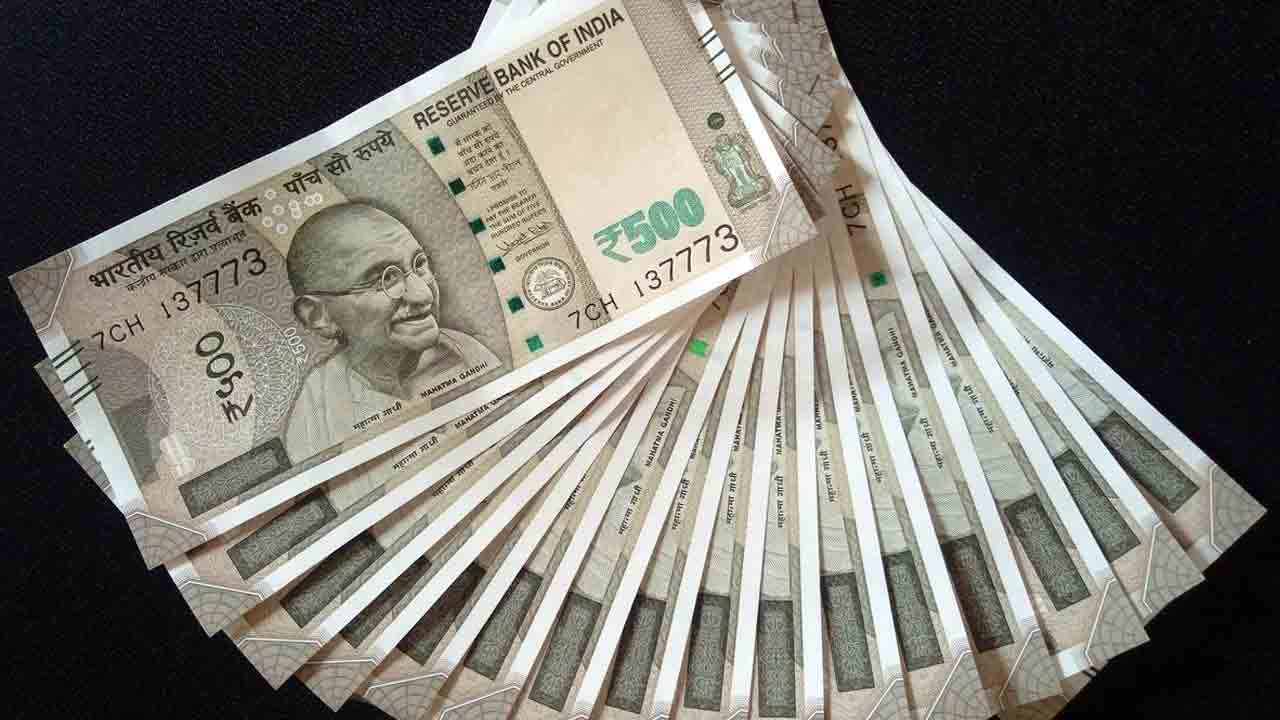 Fake Notes: దొంగ నోట్లు తయారు చేస్తున్న నలుగురు వ్యక్తుల ముఠా అరెస్ట్ Fake Notes: దొంగ నోట్లు తయారు చేస్తున్న నలుగురు వ్యక్తుల ముఠా అరెస్ట్