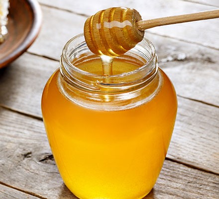 Honey Benefits: చలికాలంలో తేనె తీసుకుంటే ఆ వ్యాధులు దరి చేరవు.. ముఖ్యంగా దానికి..! Honey Benefits: చలికాలంలో తేనె తీసుకుంటే ఆ వ్యాధులు దరి చేరవు.. ముఖ్యంగా దానికి..!
