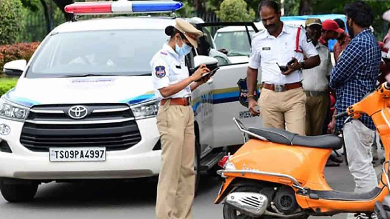 Hyderabad New Traffic Rules : ఇక హెల్మెట్ లేకుండా బయటకు వస్తే మోతే Hyderabad New Traffic Rules : ఇక హెల్మెట్ లేకుండా బయటకు వస్తే మోతే