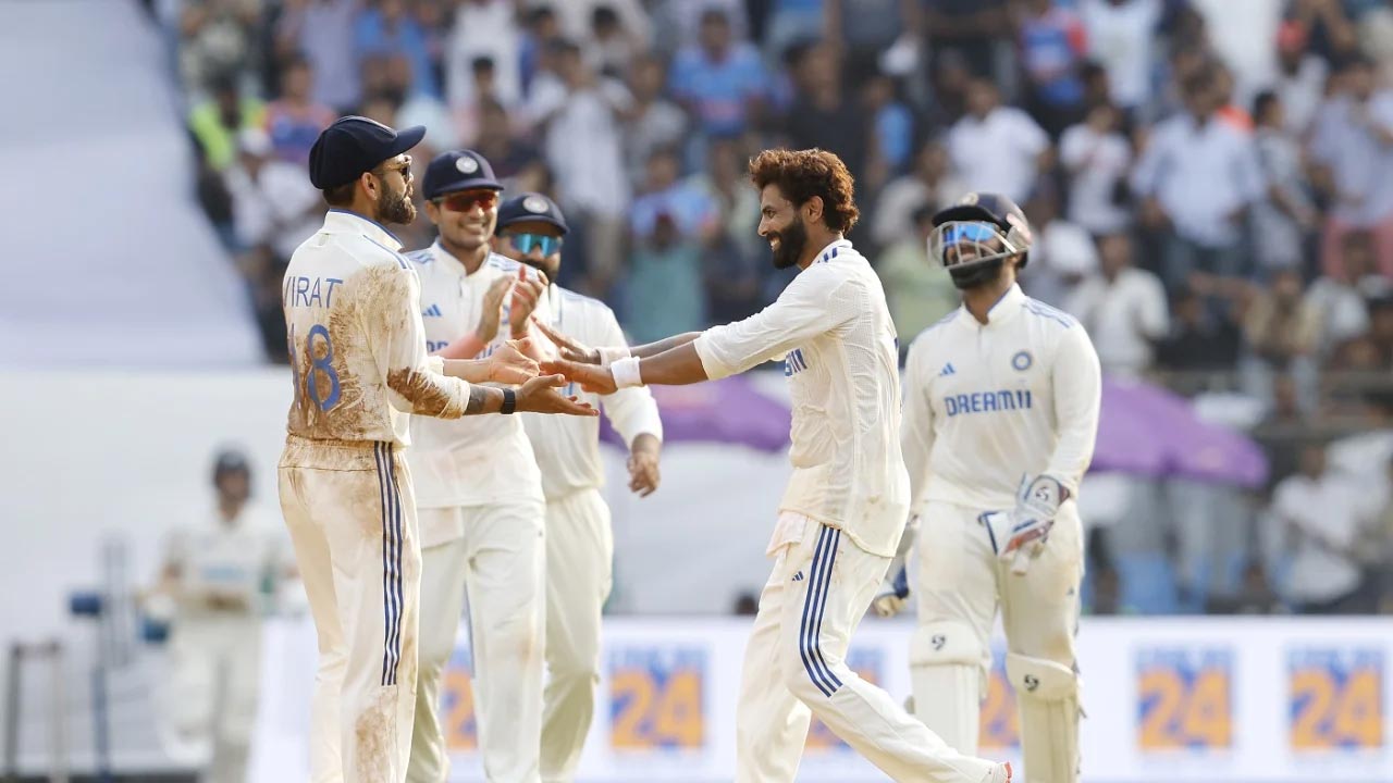 IND vs NZ: రెండో రోజు ముగిసిన ఆట.. చెలరేగిన టీమిండియా స్పిన్నర్లు IND vs NZ: రెండో రోజు ముగిసిన ఆట.. చెలరేగిన టీమిండియా స్పిన్నర్లు