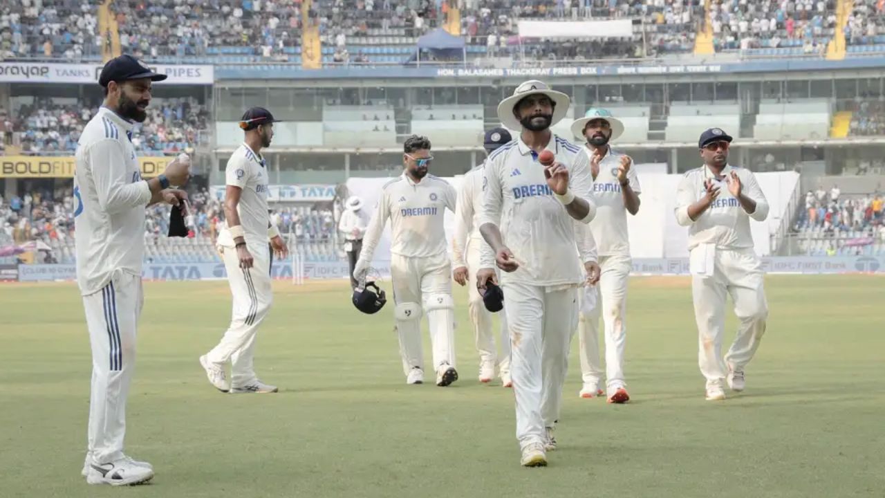 India vs New Zealand: తిప్పేసిన స్పిన్నర్లు.. న్యూజిలాండ్ 235 ఆలౌట్ India vs New Zealand: తిప్పేసిన స్పిన్నర్లు.. న్యూజిలాండ్ 235 ఆలౌట్