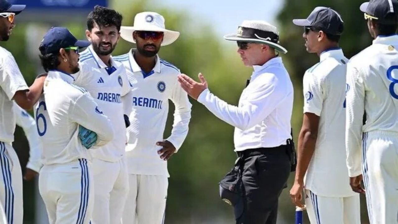 Ishan Kishan Ball Tampering: బాల్ ట్యాంపరింగ్ ఆరోపణల విషయంలో అంపైర్తో గొడవ పడ్డ ఇషాన్ కిషన్ Ishan Kishan Ball Tampering: బాల్ ట్యాంపరింగ్ ఆరోపణల విషయంలో అంపైర్తో గొడవ పడ్డ ఇషాన్ కిషన్