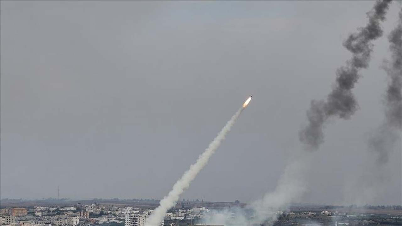 Israel-Hezbollah: ఇజ్రాయెల్పై హిజ్బుల్లా మెరుపుదాడి.. 90 రాకెట్లు ప్రయోగం Israel-Hezbollah: ఇజ్రాయెల్పై హిజ్బుల్లా మెరుపుదాడి.. 90 రాకెట్లు ప్రయోగం