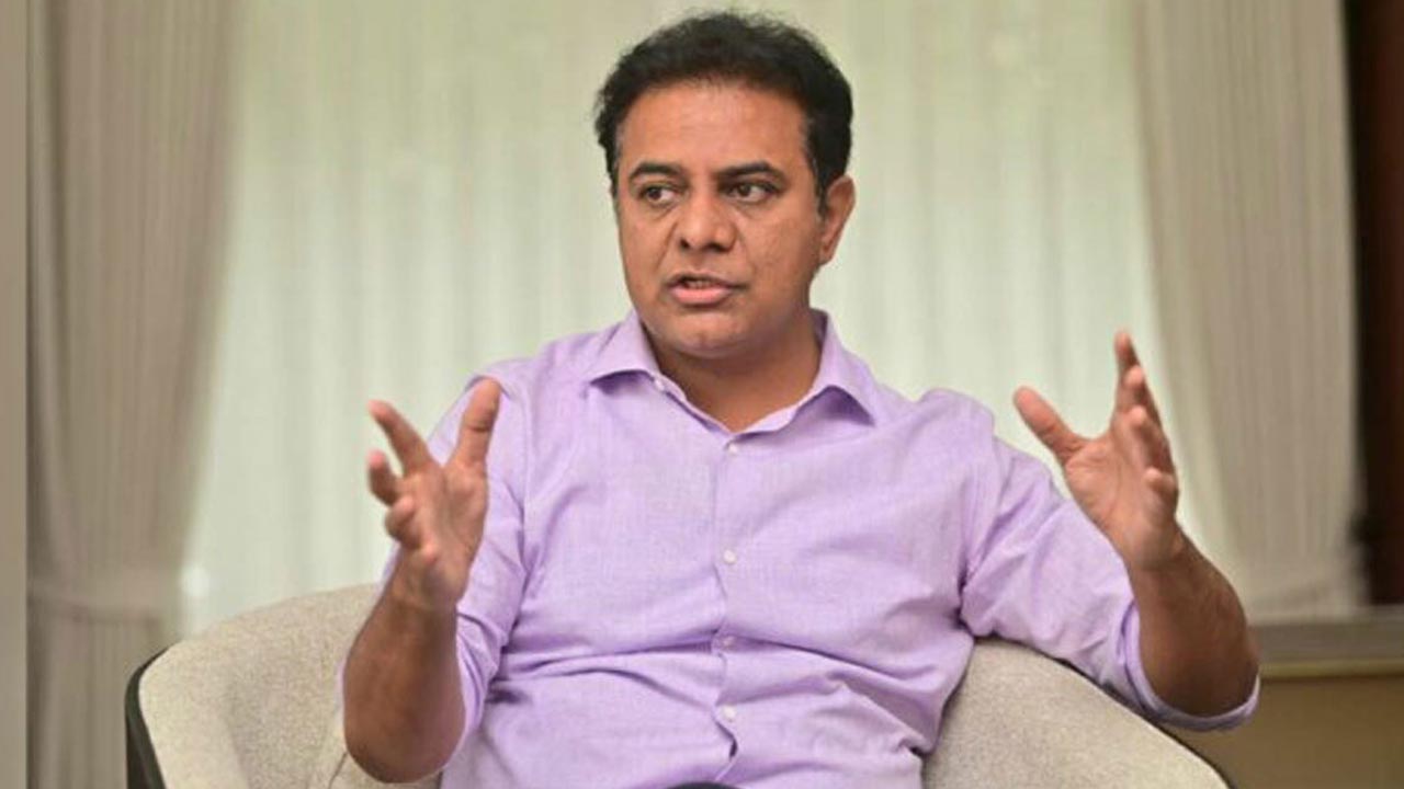 KTR Tweet: ప్రజాస్వామిక తెలంగాణలో మళ్లీ ఎమర్జెన్సీ రోజులొచ్చాయి.. KTR Tweet: ప్రజాస్వామిక తెలంగాణలో మళ్లీ ఎమర్జెన్సీ రోజులొచ్చాయి..