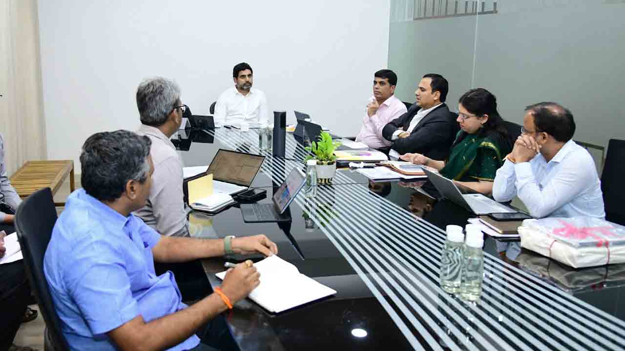 Minister Nara Lokesh: పారదర్శకంగా, పకడ్బందీగా మెగా డీఎస్సీకి ఏర్పాట్లు చేయండి.. Minister Nara Lokesh: పారదర్శకంగా, పకడ్బందీగా మెగా డీఎస్సీకి ఏర్పాట్లు చేయండి..