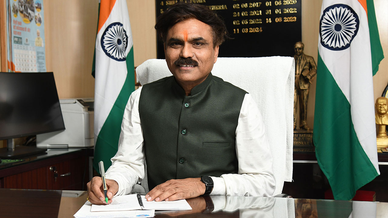 NCSC: మతం మారిన దళితులకు షాక్.. ఎస్సీ హోదా రద్దు చేసే అవకాశం? NCSC: మతం మారిన దళితులకు షాక్.. ఎస్సీ హోదా రద్దు చేసే అవకాశం?