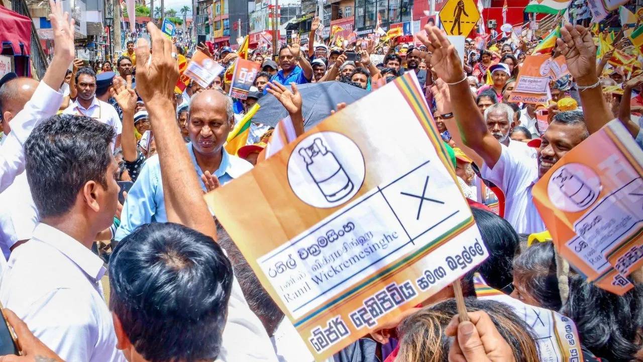 Srilanka : శ్రీలంక పార్లమెంటులో ఏ పార్టీకి మెజారిటీ వస్తుంది? ట్రెండ్లు ఏం చెబుతున్నాయంటే ? Srilanka : శ్రీలంక పార్లమెంటులో ఏ పార్టీకి మెజారిటీ వస్తుంది? ట్రెండ్లు ఏం చెబుతున్నాయంటే ?