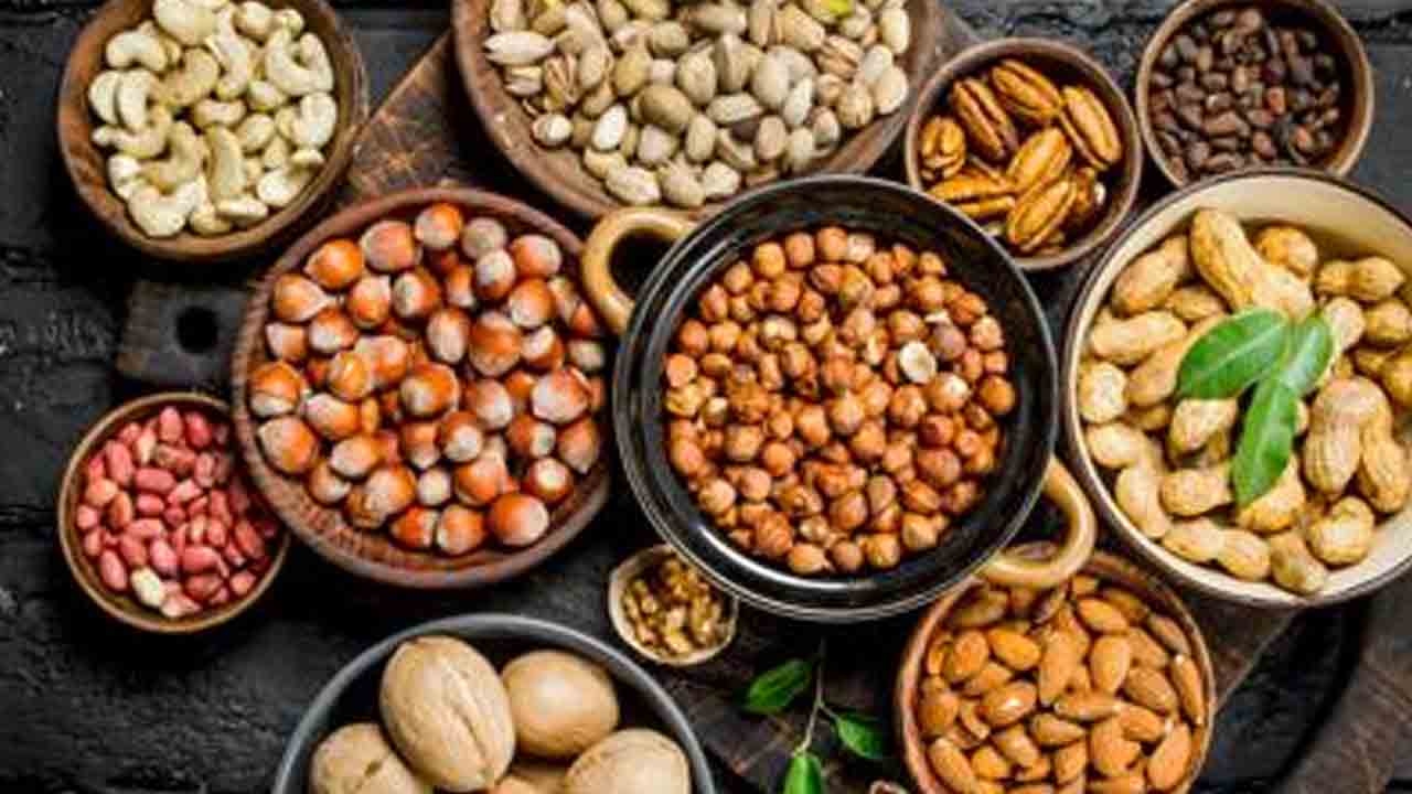 Seeds Side Effects: ఈ నట్స్ డేంజర్.. తిన్నారంటే..? Seeds Side Effects: ఈ నట్స్ డేంజర్.. తిన్నారంటే..?