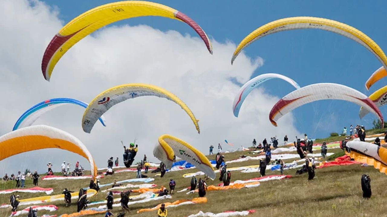 Paragliding World Cup: నేటి నుంచే పారాగ్లైడింగ్ ప్రపంచకప్.. 32 దేశాల నుండి ఆటగాళ్లు Paragliding World Cup: నేటి నుంచే పారాగ్లైడింగ్ ప్రపంచకప్.. 32 దేశాల నుండి ఆటగాళ్లు