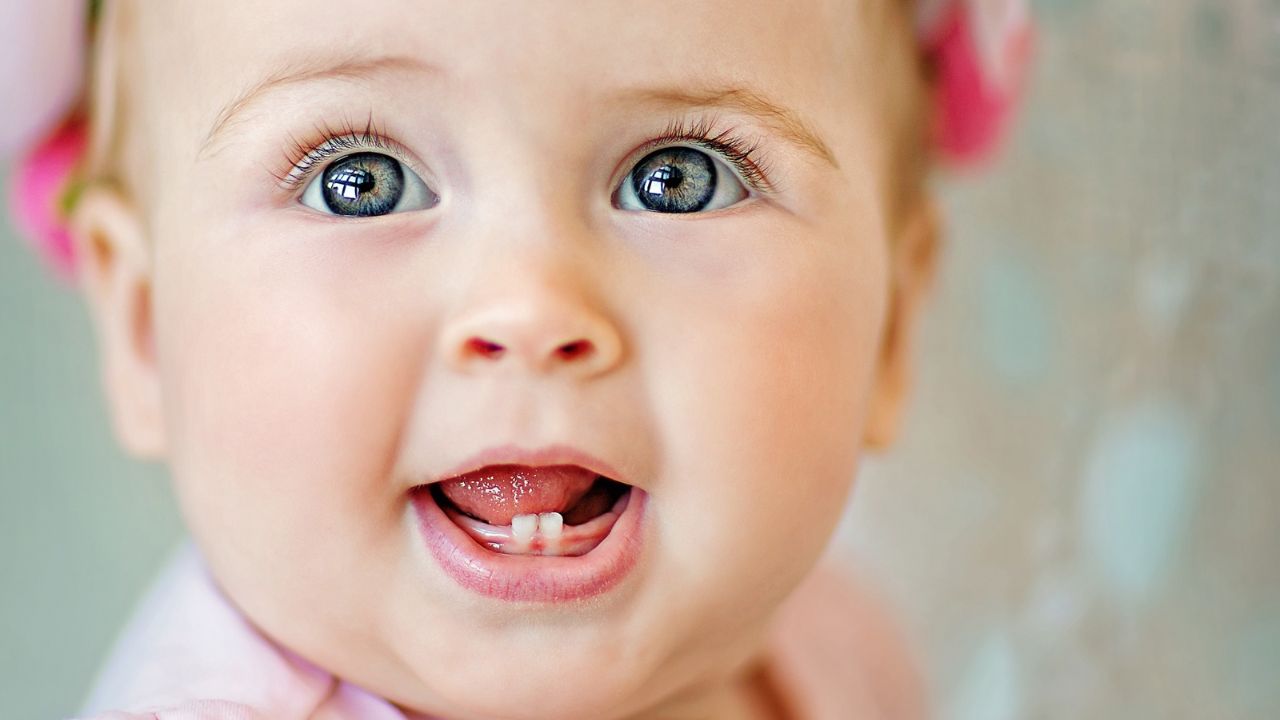 Teeth For Children: పిల్లలకు పళ్లు వచ్చే సమయంలో ఈ జాగ్రత్తలు తప్పనిసరి Teeth For Children: పిల్లలకు పళ్లు వచ్చే సమయంలో ఈ జాగ్రత్తలు తప్పనిసరి