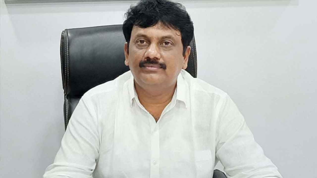Narsipatnam Politics : నర్సీపట్నంలో కొనసాగుతున్న రాజకీయ ఉత్కంఠ.. Narsipatnam Politics : నర్సీపట్నంలో కొనసాగుతున్న రాజకీయ ఉత్కంఠ..