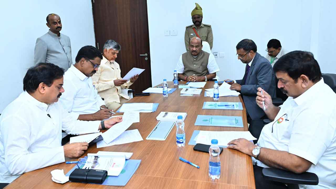 AP Assembly Sessions 2024: ముగిసిన బీఏసీ.. ఎవరికోసమో అసెంబ్లీ సమావేశాలు ఆగవు..! AP Assembly Sessions 2024: ముగిసిన బీఏసీ.. ఎవరికోసమో అసెంబ్లీ సమావేశాలు ఆగవు..!
