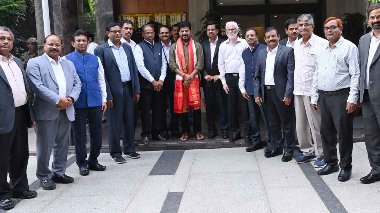CM Revanth Reddy : సీఎం రేవంత్ రెడ్డితో వైస్ ఛాన్సలర్ల భేటీ.. దిశానిర్దేశం చేసిన ముఖ్యమంత్రి. CM Revanth Reddy : సీఎం రేవంత్ రెడ్డితో వైస్ ఛాన్సలర్ల భేటీ.. దిశానిర్దేశం చేసిన ముఖ్యమంత్రి.