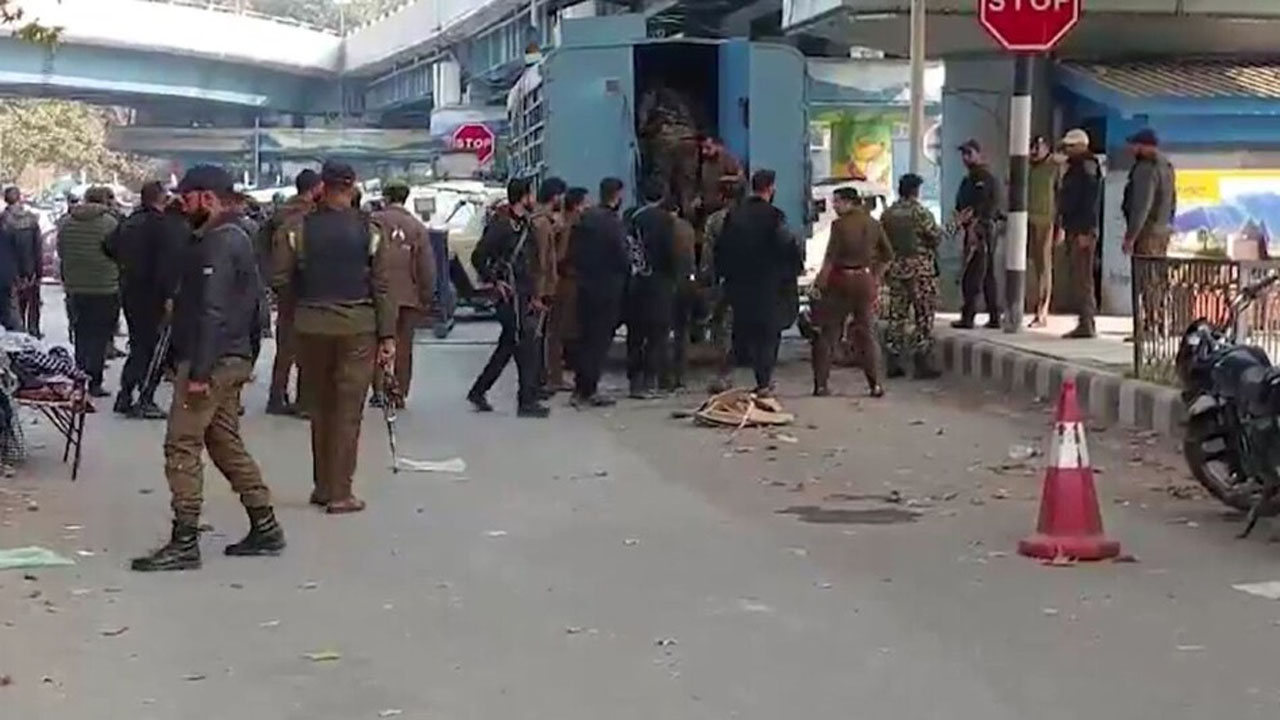 J-K: జమ్మూకశ్మీర్లో మరో ఉగ్రదాడి.. J-K: జమ్మూకశ్మీర్లో మరో ఉగ్రదాడి..