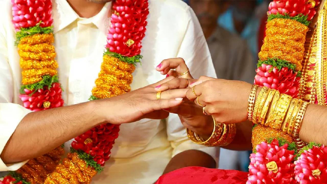 Wedding Season: వచ్చే నెల రోజుల్లో 48 లక్షల పెళ్లిళ్లు.. రూ.6 లక్షల కోట్ల వ్యాపారం.. Wedding Season: వచ్చే నెల రోజుల్లో 48 లక్షల పెళ్లిళ్లు.. రూ.6 లక్షల కోట్ల వ్యాపారం..