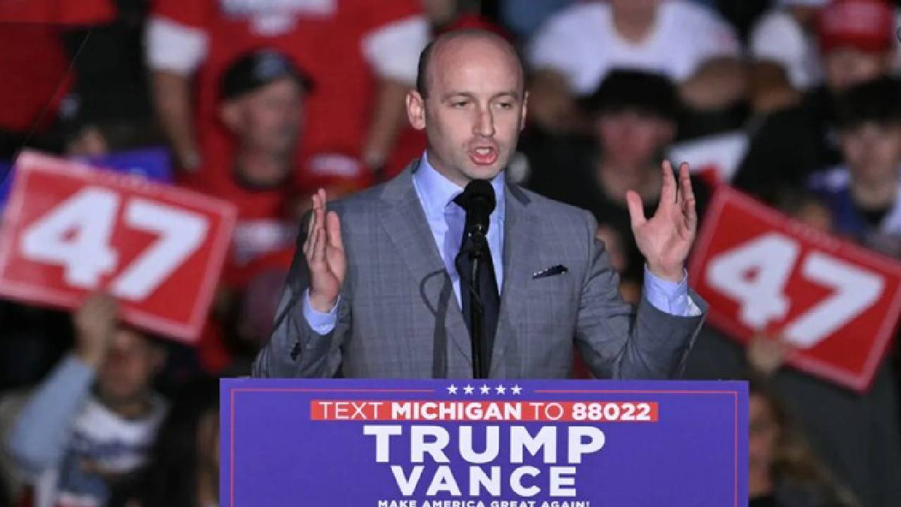 Stephen Miller: ట్రంప్ మిల్లర్ ఎంపికలో భారతీయ టెక్కీలకు, H-1B వీసా కోరేవారికి ఇబ్బందే.. Stephen Miller: ట్రంప్ మిల్లర్ ఎంపికలో భారతీయ టెక్కీలకు, H-1B వీసా కోరేవారికి ఇబ్బందే..