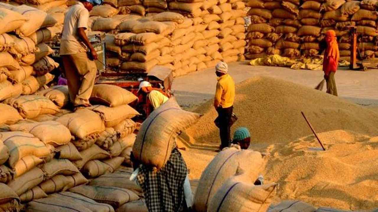 Paddy Procurement : రికార్డ్ స్థాయిలో తెలంగాణలో వరి దిగుబడి Paddy Procurement : రికార్డ్ స్థాయిలో తెలంగాణలో వరి దిగుబడి