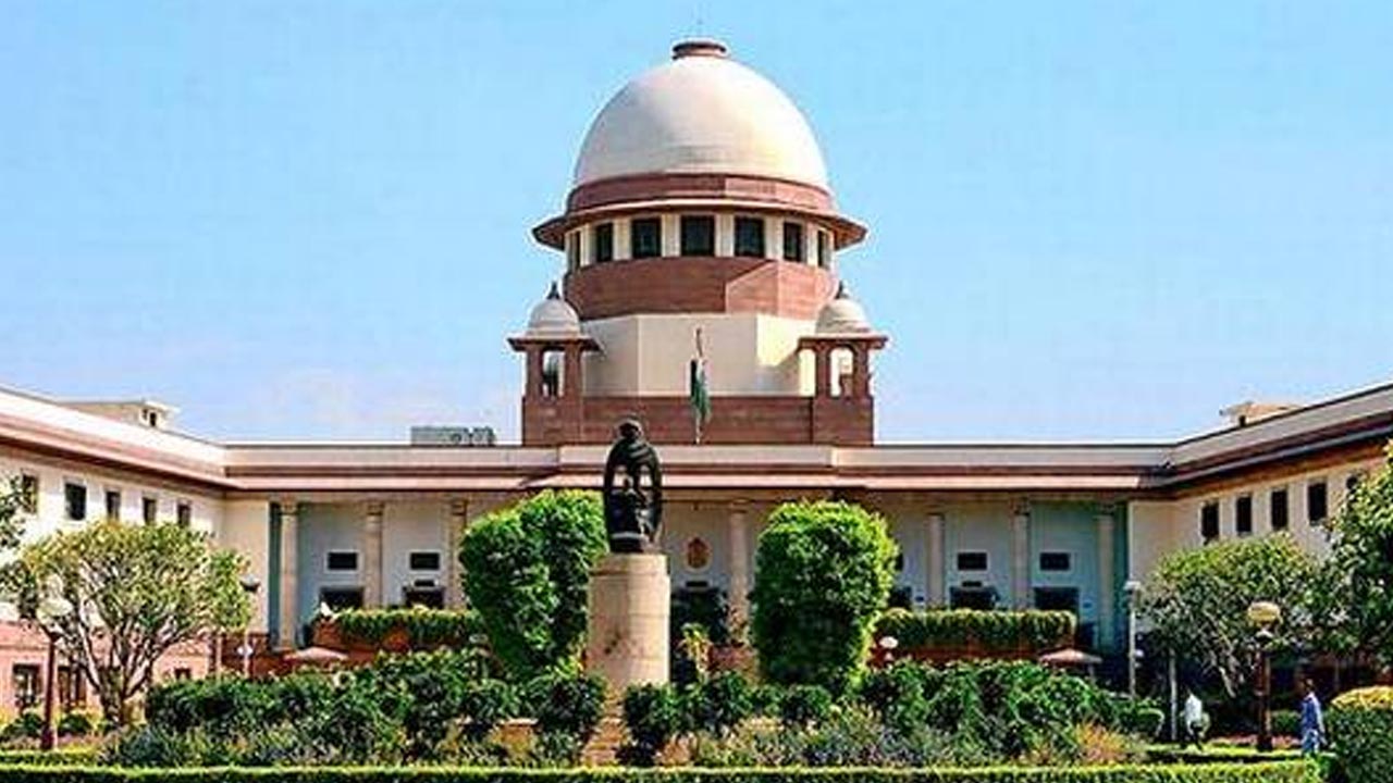 Supreme Court: నిషేధం ఉన్నప్పటికీ పటాకులు ఎలా కాల్చారు.. ఢిల్లీ ప్రభుత్వానికి కోర్టు చివాట్లు Supreme Court: నిషేధం ఉన్నప్పటికీ పటాకులు ఎలా కాల్చారు.. ఢిల్లీ ప్రభుత్వానికి కోర్టు చివాట్లు