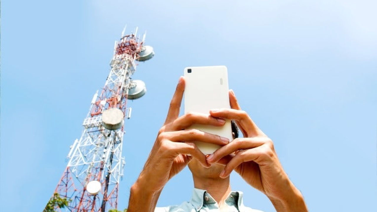 Intra Circle Roaming: ఇకపై సిగ్నల్ లేకపోయినా కాల్ చేయొచ్చు.. ఎలా అంటే? Intra Circle Roaming: ఇకపై సిగ్నల్ లేకపోయినా కాల్ చేయొచ్చు.. ఎలా అంటే?