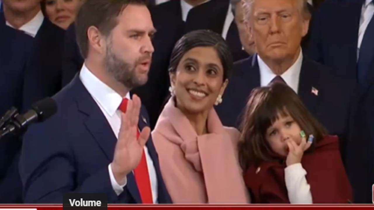 JD Vance: అమెరికా ఉపాధ్యక్షుడిగా జేడీ వాన్స్ ప్రమాణస్వీకారం JD Vance: అమెరికా ఉపాధ్యక్షుడిగా జేడీ వాన్స్ ప్రమాణస్వీకారం