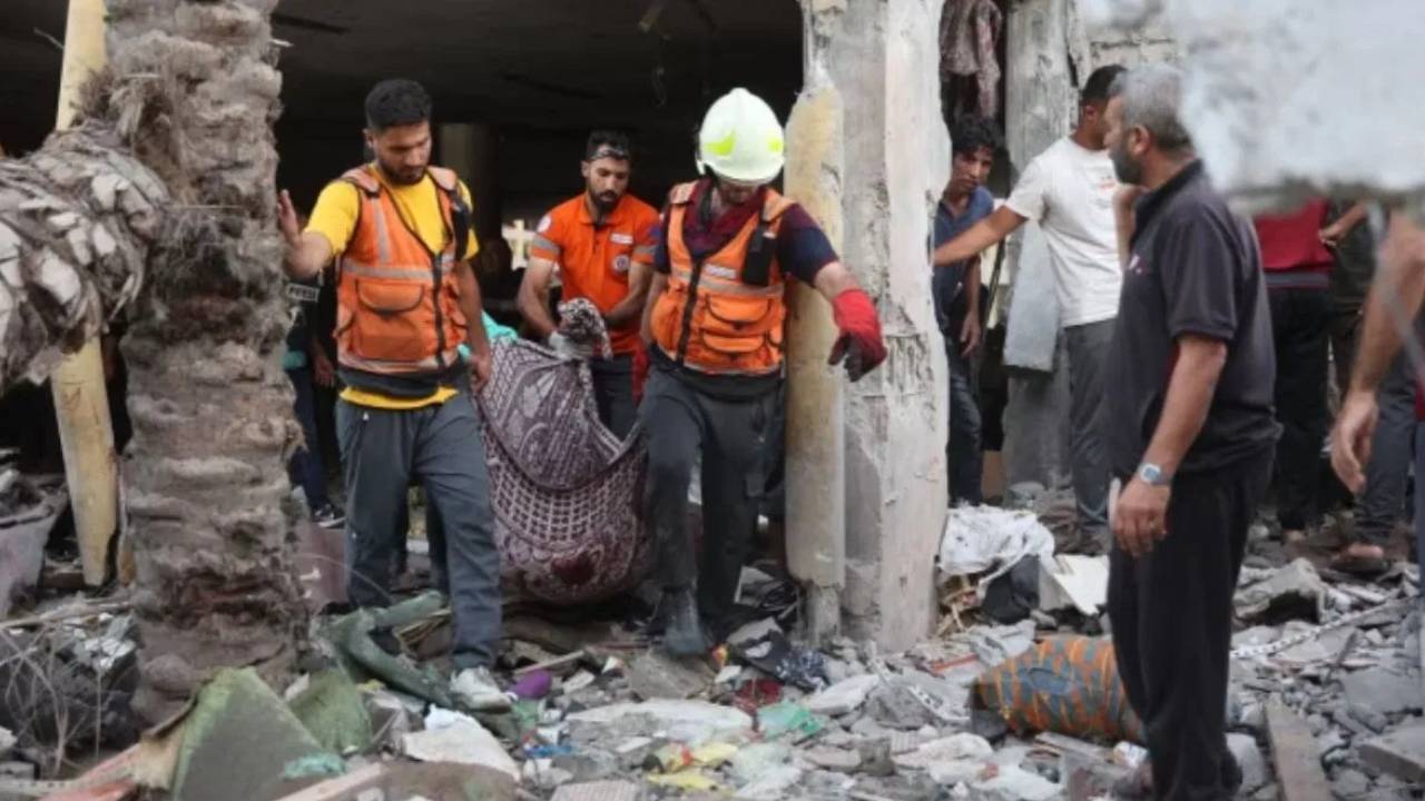 Israel Attack On Gaza : కాల్పుల విరమణ తర్వాత కూడా కొనసాగుతున్న యుద్ధం.. గాజాలో ఇజ్రాయెల్ దాడి.. 100 మంది మృతి Israel Attack On Gaza : కాల్పుల విరమణ తర్వాత కూడా కొనసాగుతున్న యుద్ధం.. గాజాలో ఇజ్రాయెల్ దాడి.. 100 మంది మృతి