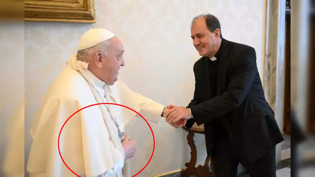 Pope Francis: మరోసారి పడిపోయిన పోప్ ఫ్రాన్సిస్.. చేతికి గాయం Pope Francis: మరోసారి పడిపోయిన పోప్ ఫ్రాన్సిస్.. చేతికి గాయం