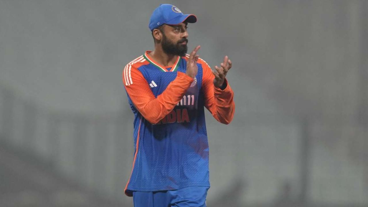 Varun Chakravarthy: ఈడెన్లో అంత ఈజీ కాదు.. నా బౌలింగ్కు రేటింగ్ 7/10! Varun Chakravarthy: ఈడెన్లో అంత ఈజీ కాదు.. నా బౌలింగ్కు రేటింగ్ 7/10!