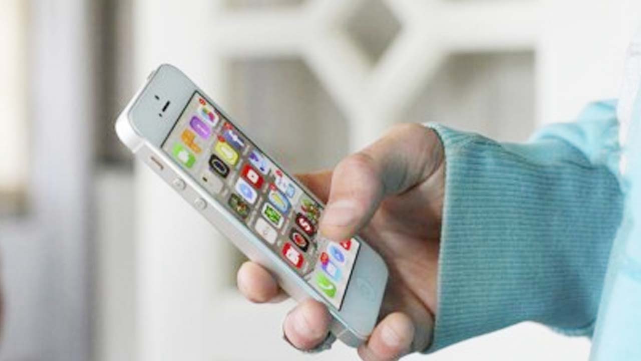 Tech Tips: మీ ఫోన్లో ఈ యాప్స్ ఉన్నాయా?.. వీటి ఉపయోగం ఏంటో తెలుసా? Tech Tips: మీ ఫోన్లో ఈ యాప్స్ ఉన్నాయా?.. వీటి ఉపయోగం ఏంటో తెలుసా?