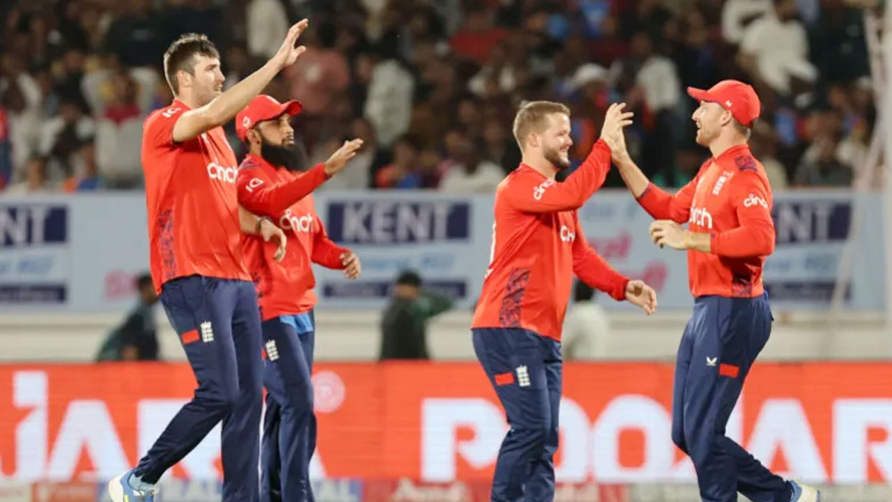Ind vs Eng 3rd T20: వరుణ్ చక్రవర్తి మెరిసినా.. మూడో టీ20లో భారత్కు తప్పని ఓటమి Ind vs Eng 3rd T20: వరుణ్ చక్రవర్తి మెరిసినా.. మూడో టీ20లో భారత్కు తప్పని ఓటమి