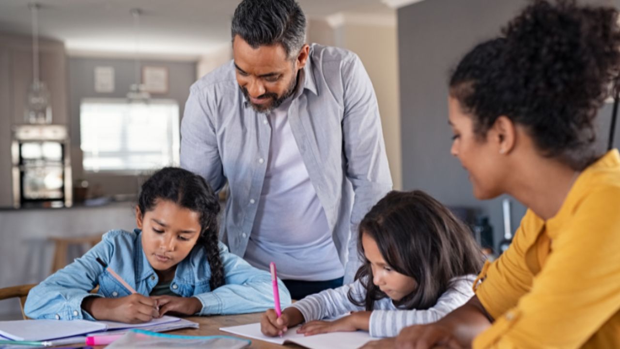Parenting Advice: పాఠశాలలు ప్రారంభం.. ఈ అంశాల్లో మీ పిల్లల్ని కంట్రోల్ చేయకపోతే అంతే సంగతులు? Parenting Advice: పాఠశాలలు ప్రారంభం.. ఈ అంశాల్లో మీ పిల్లల్ని కంట్రోల్ చేయకపోతే అంతే సంగతులు?
