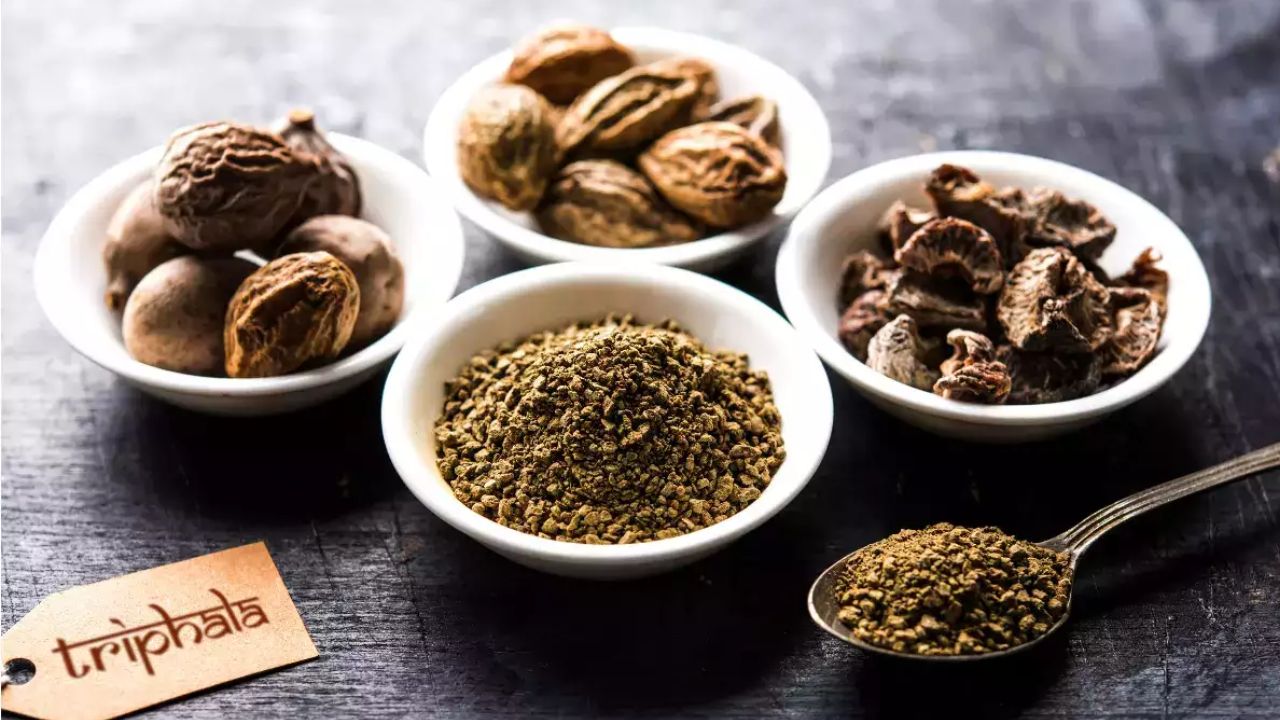 Triphala: త్రిఫల నీటిని తాగడం వల్ల కలిగే ఆరోగ్య ప్రయోజనాలు.. Triphala: త్రిఫల నీటిని తాగడం వల్ల కలిగే ఆరోగ్య ప్రయోజనాలు..