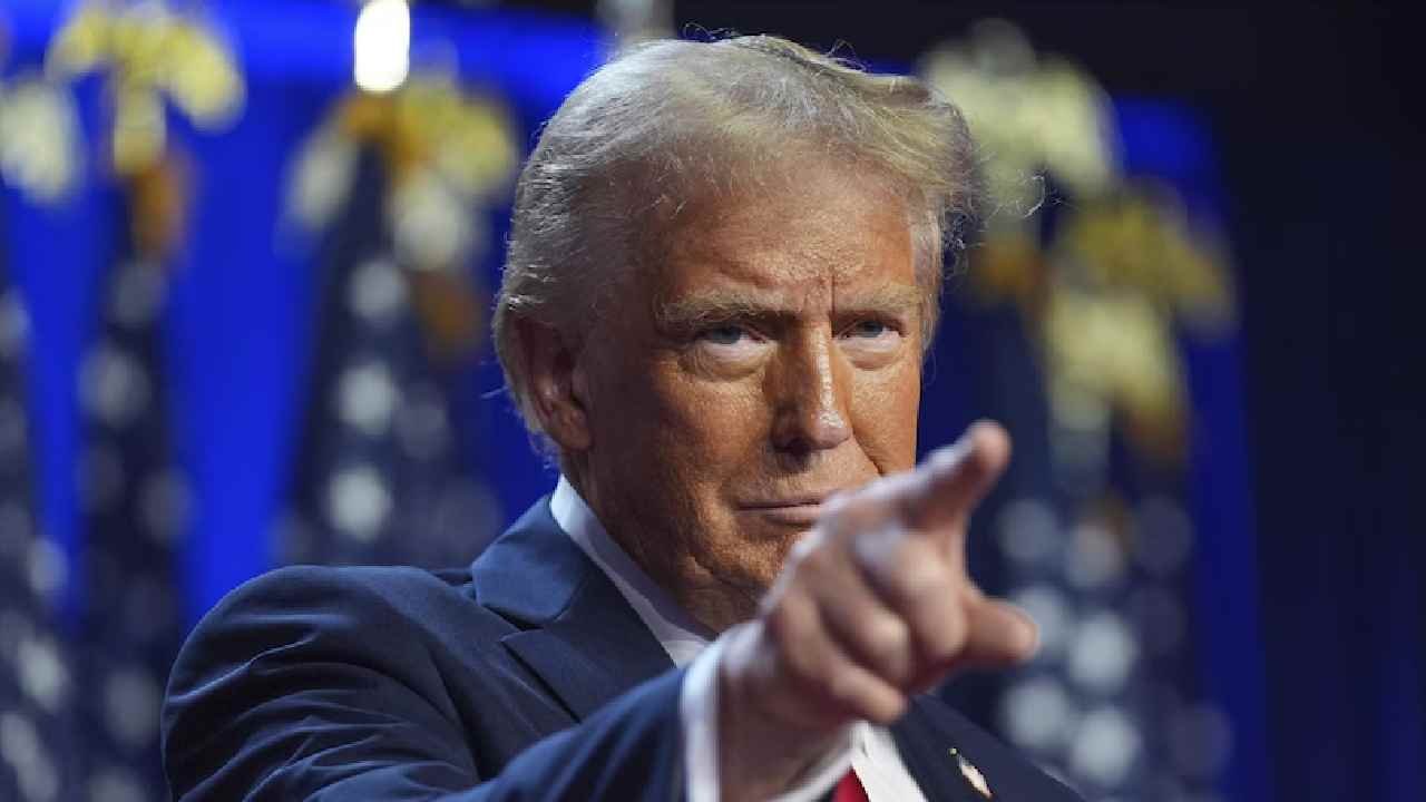 Donald Trump: ట్రంప్ ప్రమాణస్వీకారం తర్వాత రోజే “ఇమ్మిగ్రేషన్” దాడి ప్రారంభం.. Donald Trump: ట్రంప్ ప్రమాణస్వీకారం తర్వాత రోజే “ఇమ్మిగ్రేషన్” దాడి ప్రారంభం..