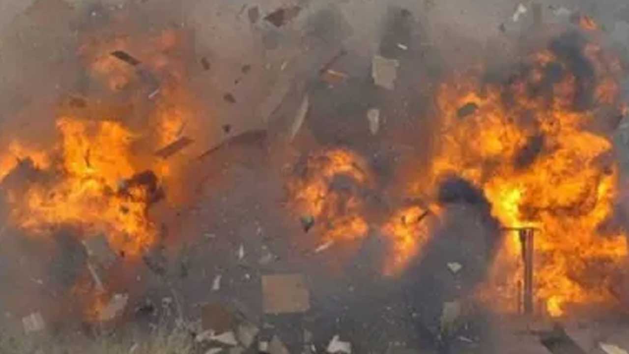 Terror Attack : సిరియాలో కారు పేలుడు.. 19 మంది మృతి, వందలాది మందికి గాయాలు Terror Attack : సిరియాలో కారు పేలుడు.. 19 మంది మృతి, వందలాది మందికి గాయాలు