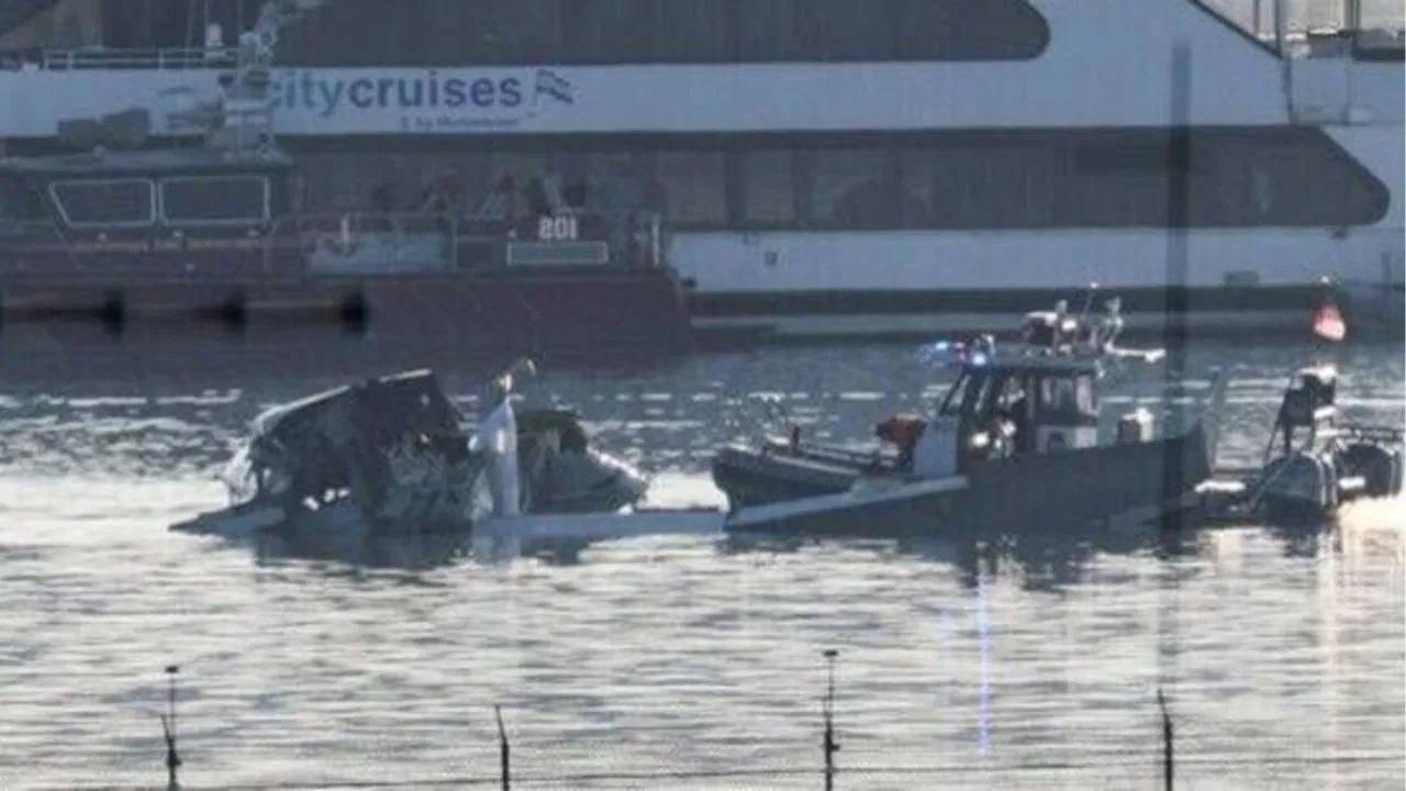Washington DC Plane Crash: మిస్టరీ వీడనుంది… అమెరికన్ విమాన ప్రమాదానికి సంబంధించిన బ్లాక్ బాక్స్ దొరికింది Washington DC Plane Crash: మిస్టరీ వీడనుంది… అమెరికన్ విమాన ప్రమాదానికి సంబంధించిన బ్లాక్ బాక్స్ దొరికింది