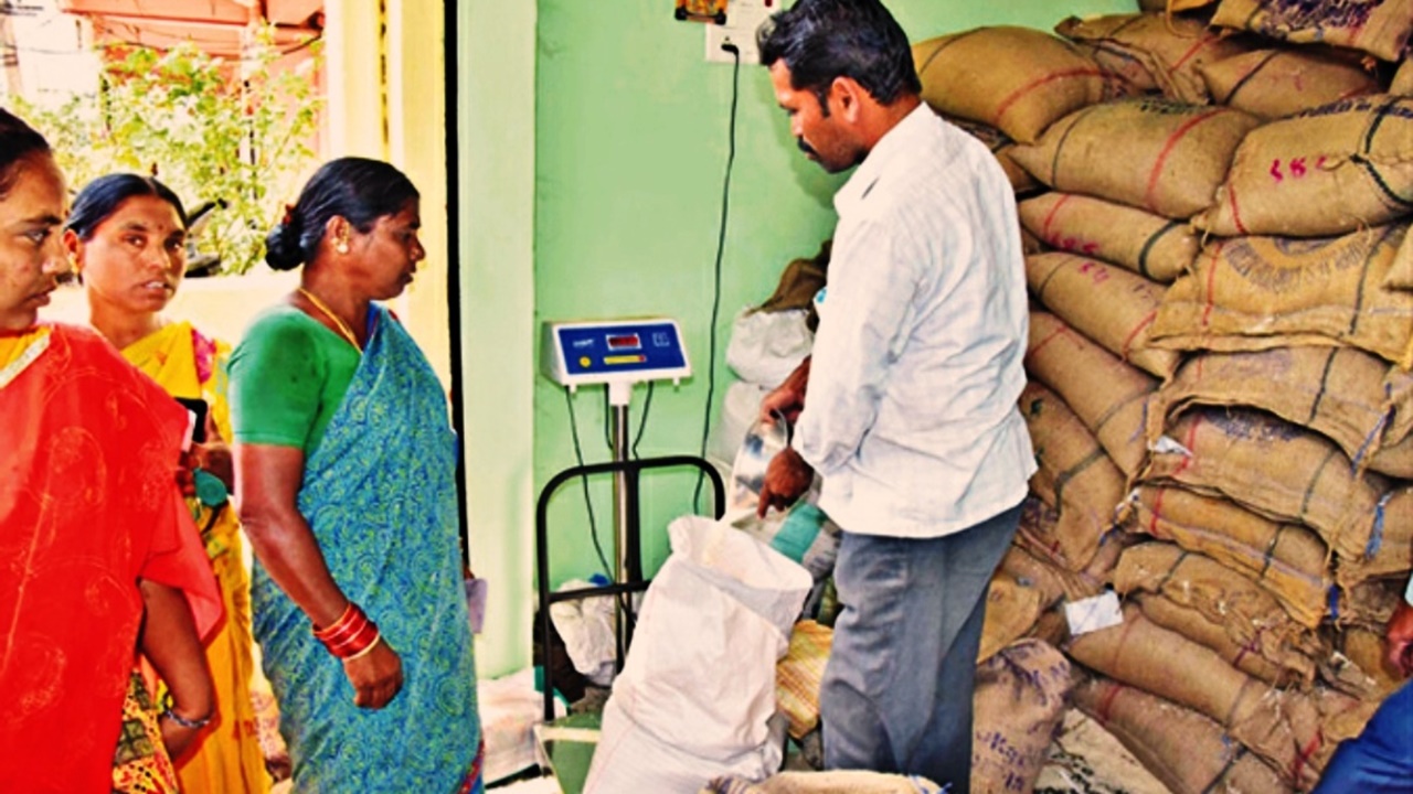 Ration Rice Benefits: రేషన్ బియ్యం తింటే ఎన్ని లాభాలో తెలుసా? Ration Rice Benefits: రేషన్ బియ్యం తింటే ఎన్ని లాభాలో తెలుసా?