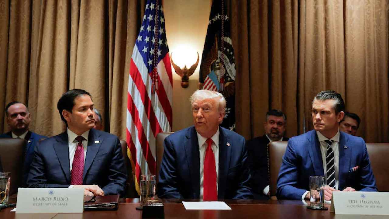 Trump “Gold Card”: ‘‘గోల్డ్ కార్డ్’’ పౌరసత్వం భారతీయులకు వరమా.? ట్రంప్ ఏమన్నారంటే.. Trump “Gold Card”: ‘‘గోల్డ్ కార్డ్’’ పౌరసత్వం భారతీయులకు వరమా.? ట్రంప్ ఏమన్నారంటే..