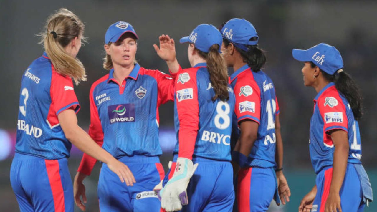 WPL 2025 Final: బెంగళూరు చేతిలో ముంబై ఓటమి.. డబ్ల్యూపీఎల్ ఫైనల్కు ఢిల్లీ! WPL 2025 Final: బెంగళూరు చేతిలో ముంబై ఓటమి.. డబ్ల్యూపీఎల్ ఫైనల్కు ఢిల్లీ!