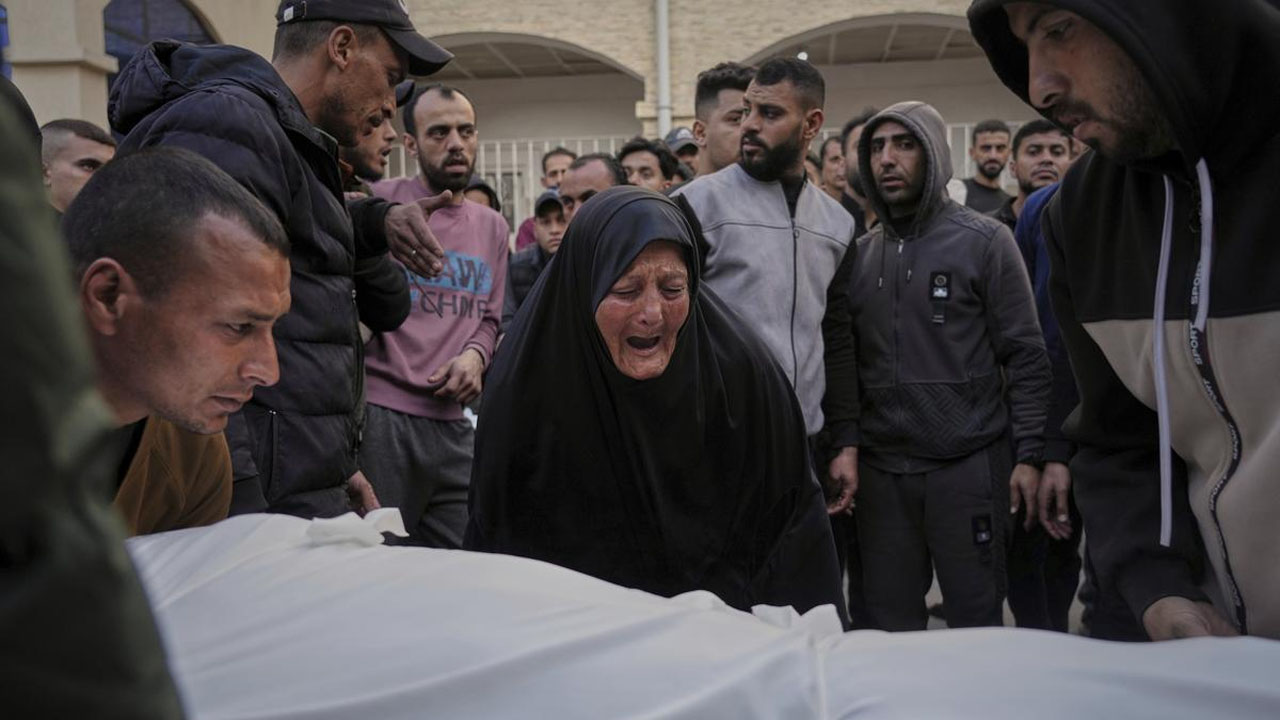 Israel-Hamas: ఇజ్రాయెల్ దాడుల్లో హమాస్ ప్రభుత్వ అధిపతి, ఉన్నతాధికారులు మృతి.. Israel-Hamas: ఇజ్రాయెల్ దాడుల్లో హమాస్ ప్రభుత్వ అధిపతి, ఉన్నతాధికారులు మృతి..