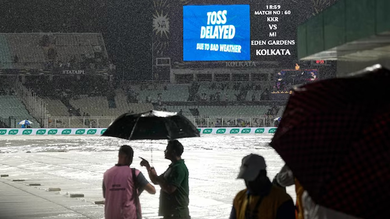 IPL 2025: ఫ్యాన్స్కు బ్యాడ్ న్యూస్.. ఓపెనింగ్ మ్యాచ్కు వర్షం ముప్పు..! IPL 2025: ఫ్యాన్స్కు బ్యాడ్ న్యూస్.. ఓపెనింగ్ మ్యాచ్కు వర్షం ముప్పు..!