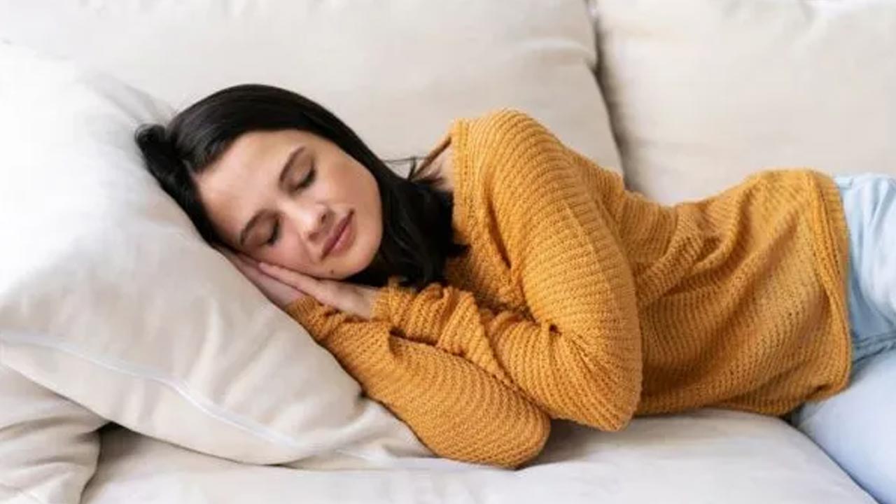 Excessive Sleep: అతిగా నిద్ర పోతున్నారా? మీకు ఈ సమస్యలు తప్పవు.. Excessive Sleep: అతిగా నిద్ర పోతున్నారా? మీకు ఈ సమస్యలు తప్పవు..