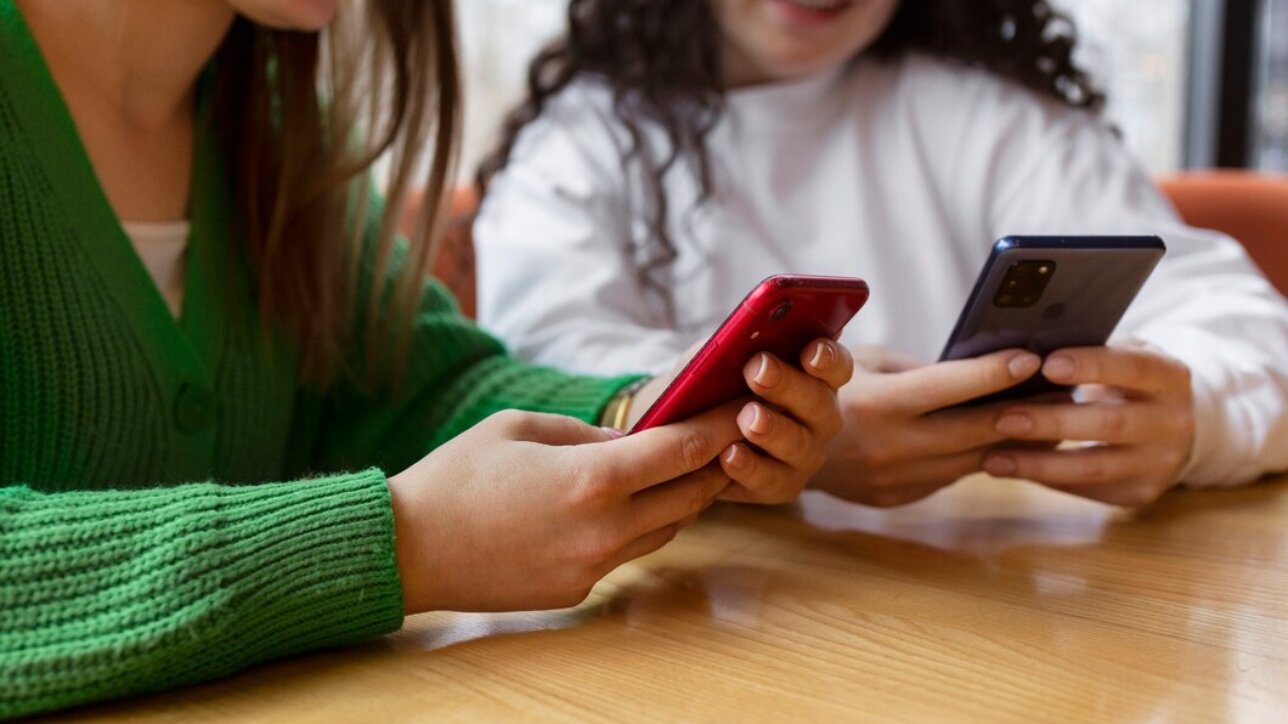 The Impact of Smartphone Use and Social Media on Young People's Wellbeing - The Kingsley School