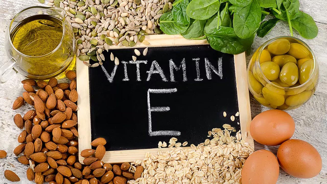 Health Tips: ఈ సమస్యలతో బాధపడుతున్నారా?.. విటమిన్-ఇ అందించే ఈ ఆహారాలను తినండి Health Tips: ఈ సమస్యలతో బాధపడుతున్నారా?.. విటమిన్-ఇ అందించే ఈ ఆహారాలను తినండి