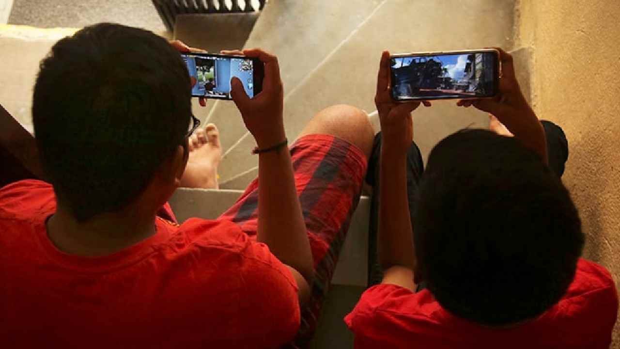 Gaming addiction: రోజుకు 12 గంటలు పబ్జీ గేమింగ్.. 19 ఏళ్ల యువకుడికి ‘‘పక్షవాతం’’ Gaming addiction: రోజుకు 12 గంటలు పబ్జీ గేమింగ్.. 19 ఏళ్ల యువకుడికి ‘‘పక్షవాతం’’