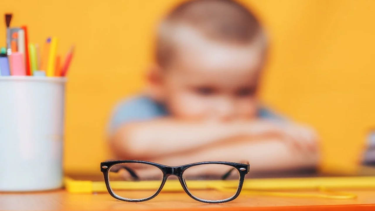 Myopia: 2050 వరకు భారత్లో సంగం మంది స్కూలుకెళ్లే పిల్లలకు కళ్ల జోడు? Myopia: 2050 వరకు భారత్లో సంగం మంది స్కూలుకెళ్లే పిల్లలకు కళ్ల జోడు?