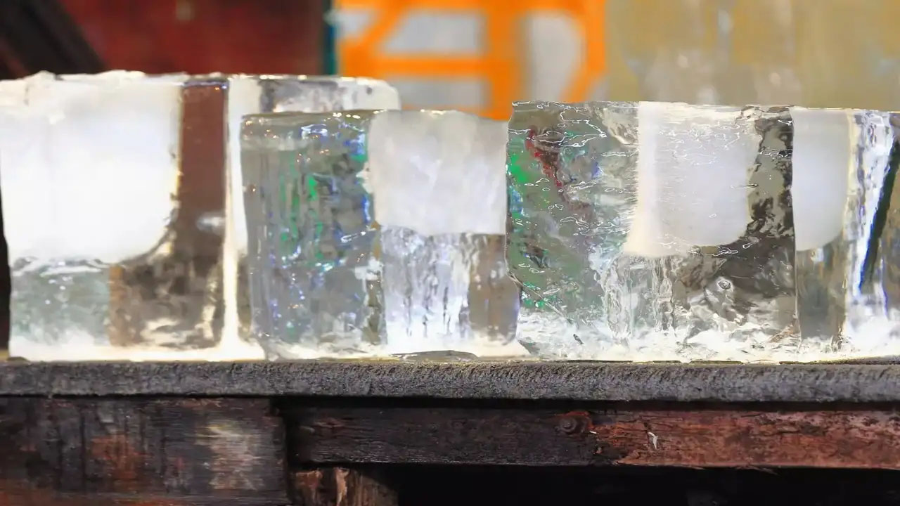 Avoid Ice in Street Juices: జూస్లో ఐస్ వేసుకుని తాగుతున్నారా? తస్మాత్ జాగ్రత్త! Avoid Ice in Street Juices: జూస్లో ఐస్ వేసుకుని తాగుతున్నారా? తస్మాత్ జాగ్రత్త!