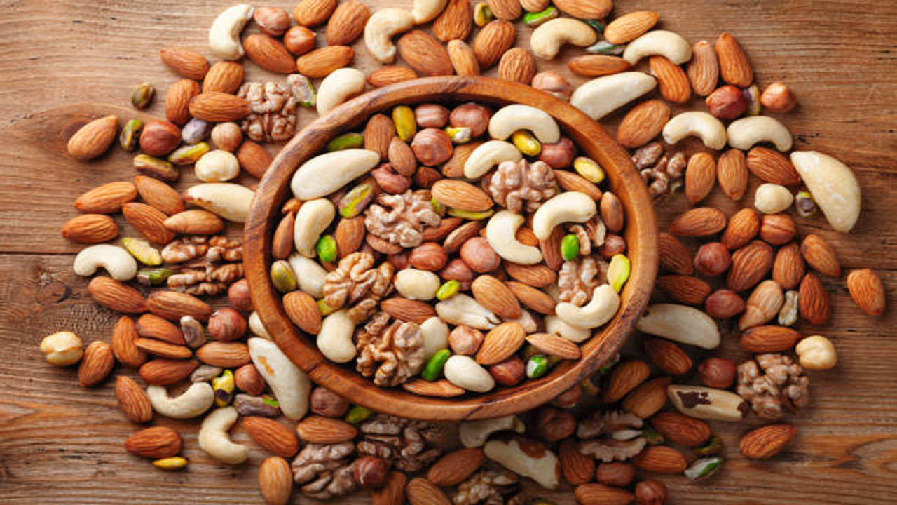 Dry Fruits: ఇలాంటి వ్యక్తులు డ్రై ఫ్రూట్స్ అస్సలు తినొద్దు.. Dry Fruits: ఇలాంటి వ్యక్తులు డ్రై ఫ్రూట్స్ అస్సలు తినొద్దు..